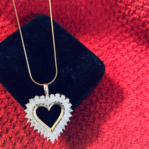 10K diamond heart shape pendant! - Picture 3 of 4